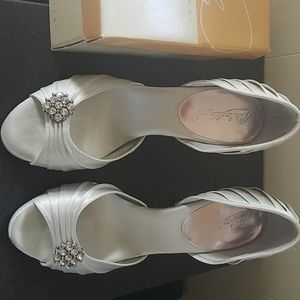 NEW Ivory Michaelangelo formal peep toe pumps